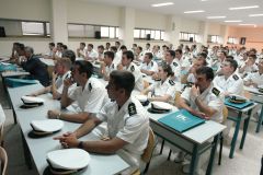 2006_estudiantes_marina_en_Nautica_090606-050